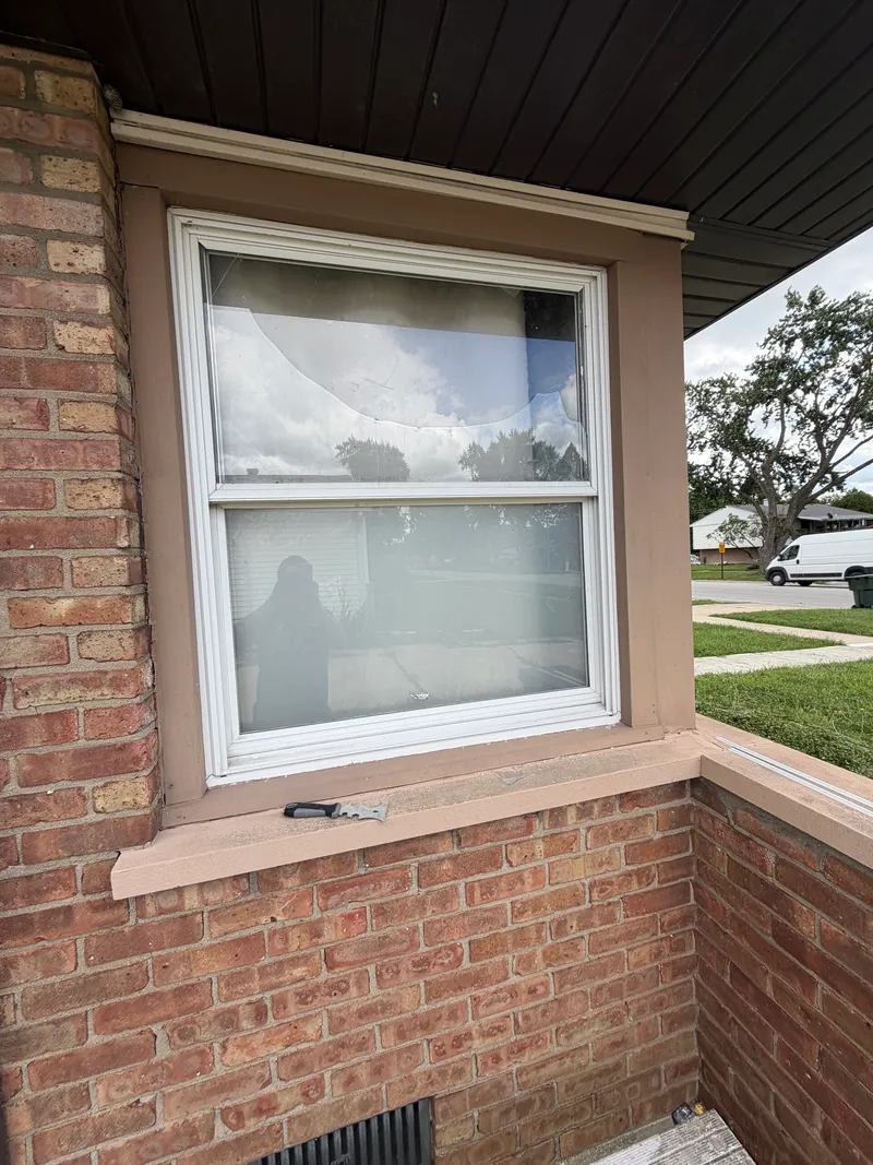 Double hung window
